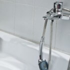 Het voorkomen of verwijderen van schimmel in de badkamer