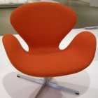 Beroemde stoelen van de Deense ontwerper Arne Jacobsen