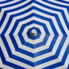Een parasol kopen met standaard is passen en meten